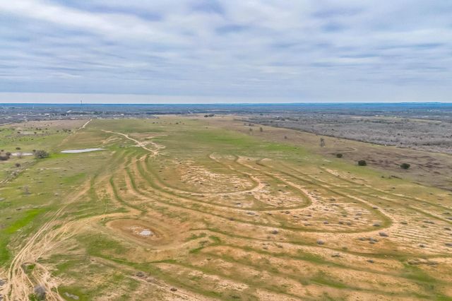 000 Callihan RD, Luling, TX 78648