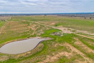 000 Callihan RD, Luling, TX 78648