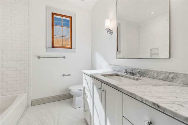 1034 NW A Street, Bentonville, AR 72712