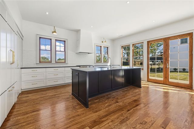 1034 NW A Street, Bentonville, AR 72712