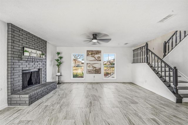 713 Sugar Hill Drive, La Porte, TX 77571
