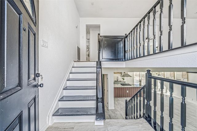 713 Sugar Hill Drive, La Porte, TX 77571