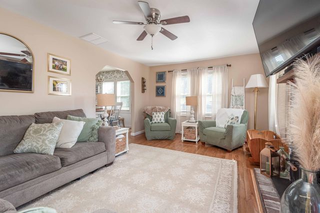 393 McCouns Ferry Road, Salvisa, KY 40372