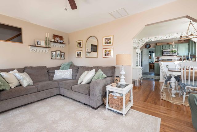 393 McCouns Ferry Road, Salvisa, KY 40372