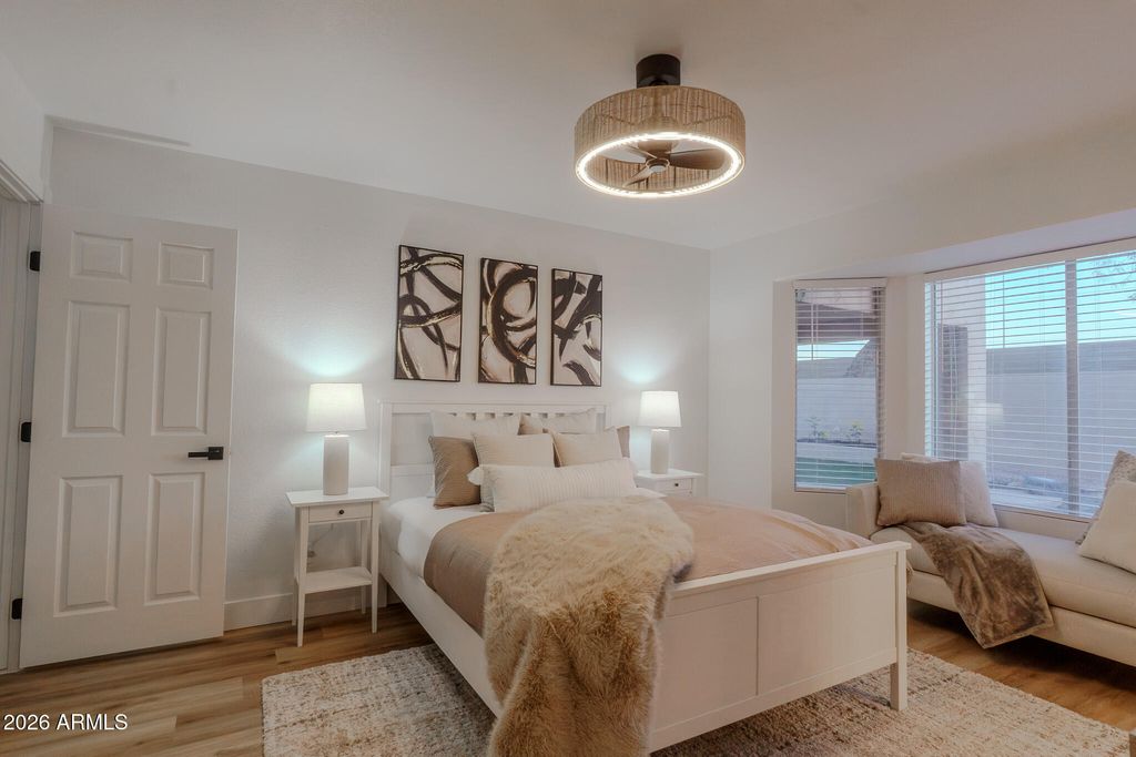 Image 12 of property listing at 1533 E WINDSONG Drive, Phoenix, AZ 85048