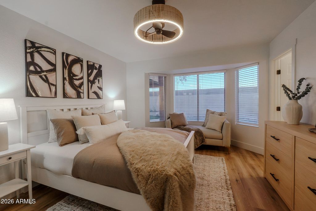 Image 13 of property listing at 1533 E WINDSONG Drive, Phoenix, AZ 85048