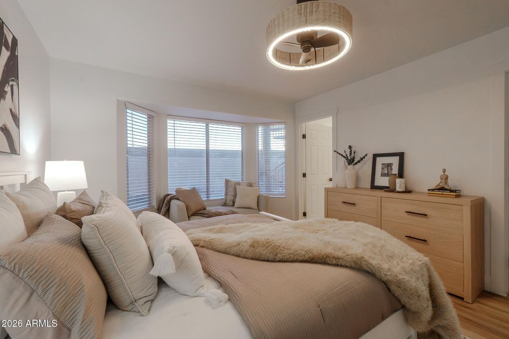 Image 14 of property listing at 1533 E WINDSONG Drive, Phoenix, AZ 85048