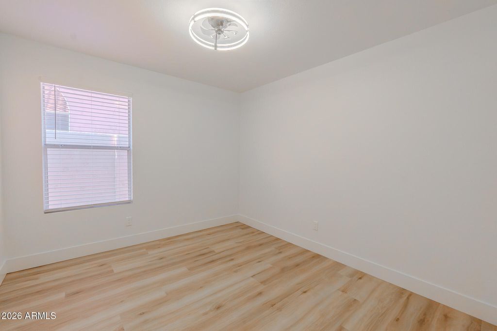 Image 16 of property listing at 1533 E WINDSONG Drive, Phoenix, AZ 85048