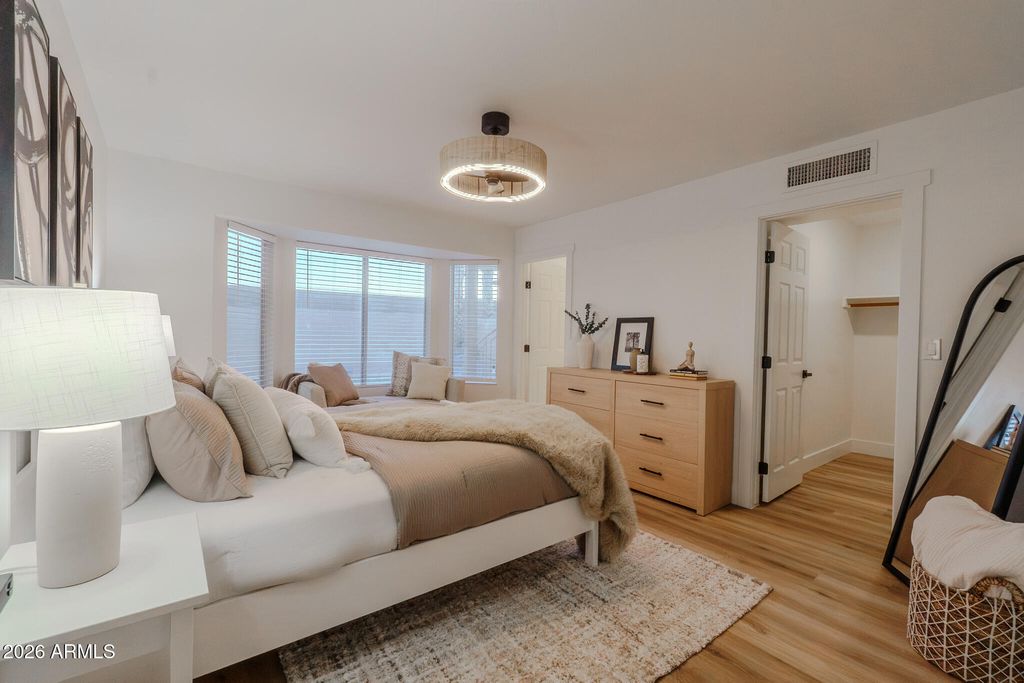 Image 17 of property listing at 1533 E WINDSONG Drive, Phoenix, AZ 85048