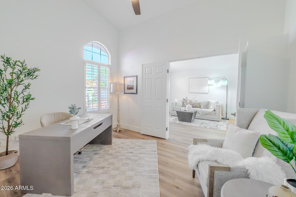 Image 19 of property listing at 1533 E WINDSONG Drive, Phoenix, AZ 85048