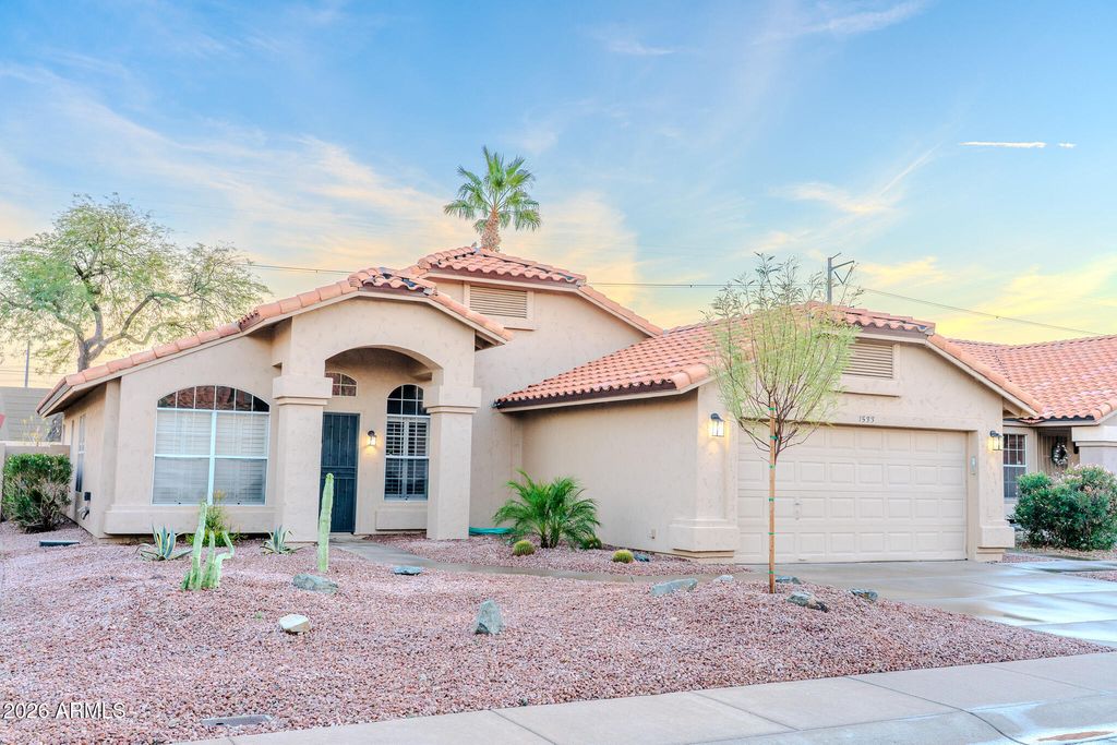 Image 3 of property listing at 1533 E WINDSONG Drive, Phoenix, AZ 85048