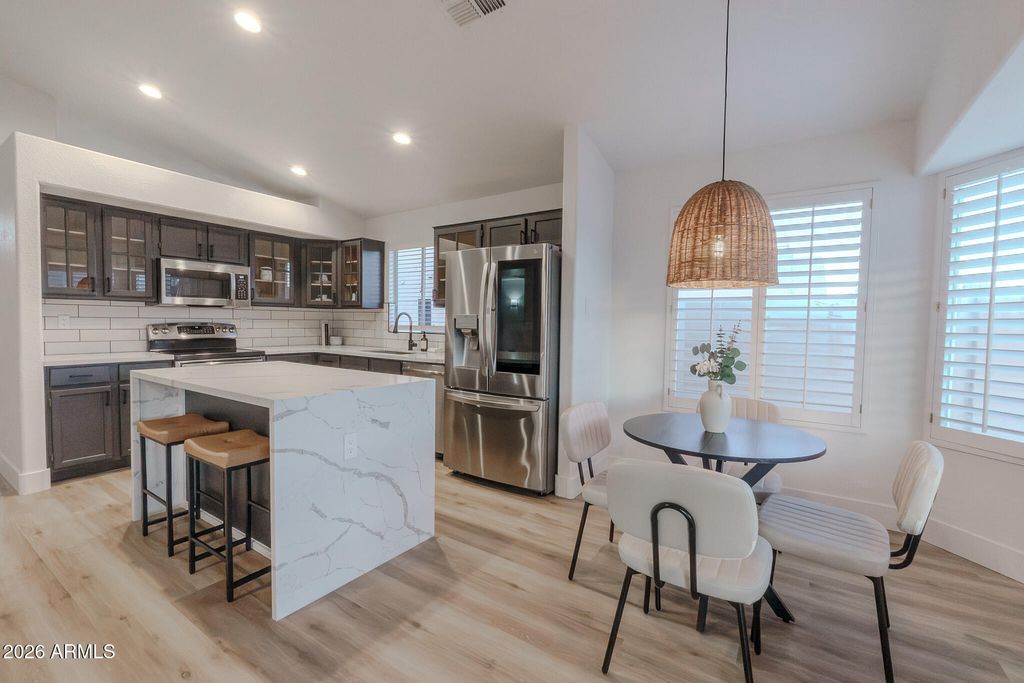 Image 7 of property listing at 1533 E WINDSONG Drive, Phoenix, AZ 85048