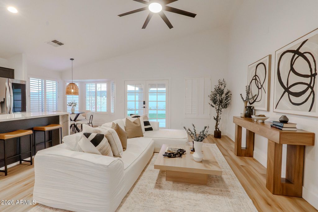 Image 9 of property listing at 1533 E WINDSONG Drive, Phoenix, AZ 85048