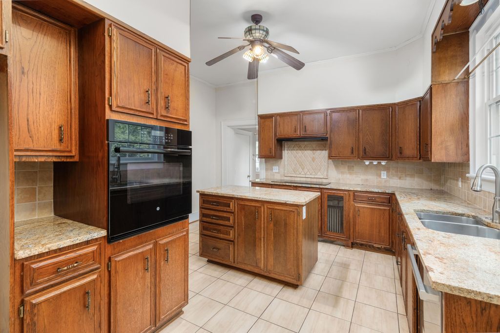 Image 15 of property listing at 2131 Westrivers Road, Charleston, SC 29412