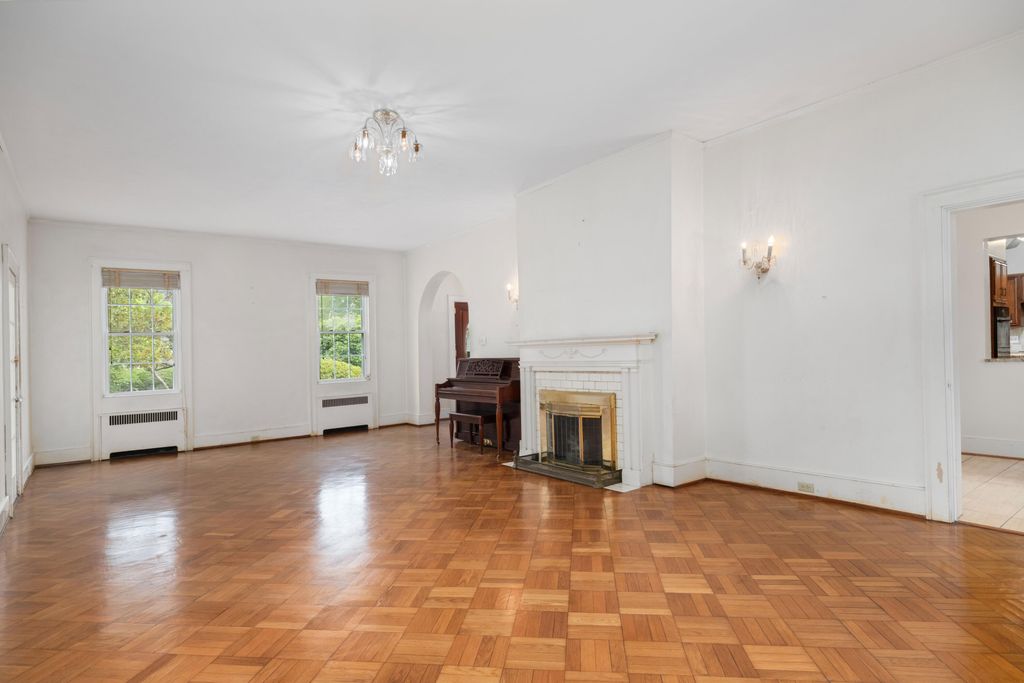 Image 8 of property listing at 2131 Westrivers Road, Charleston, SC 29412