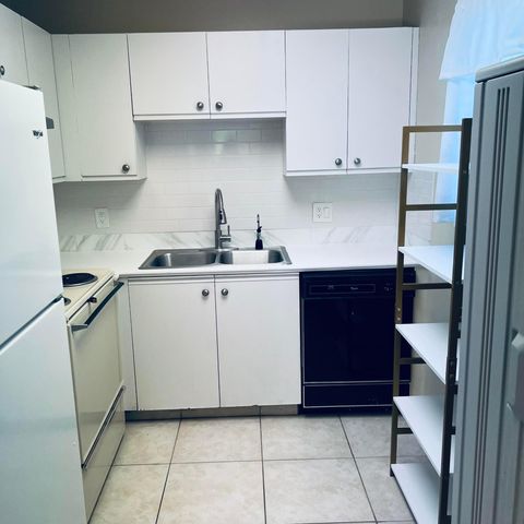 13 Lake Vista Trl Apt 205, Port St Lucie, FL 34952