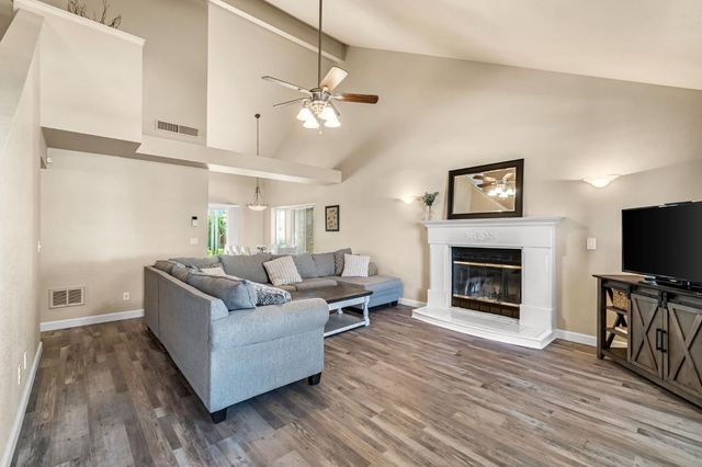 9540 N 10th Street, Fresno, CA 93720