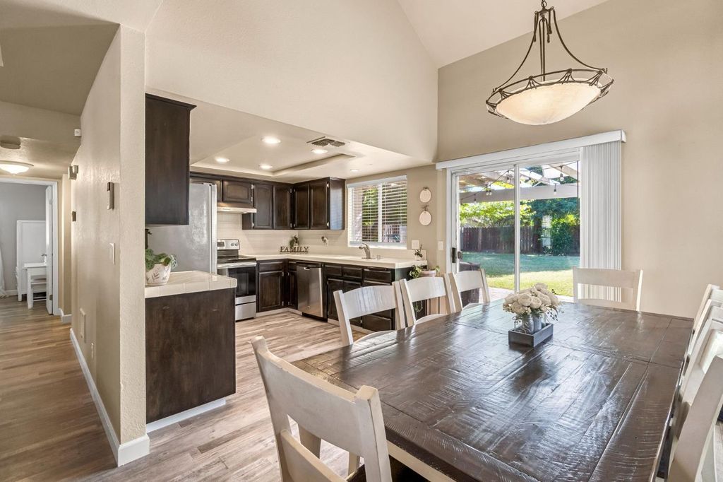 Image 10 of property listing at 9540 N 10th Street, Fresno, CA 93720