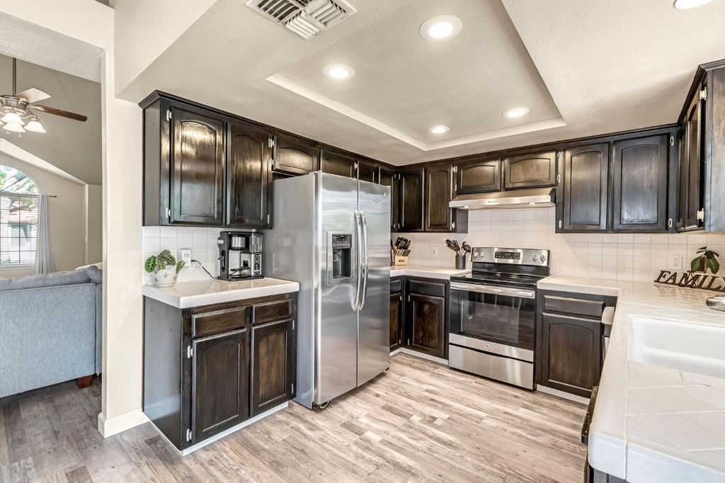 Image 12 of property listing at 9540 N 10th Street, Fresno, CA 93720