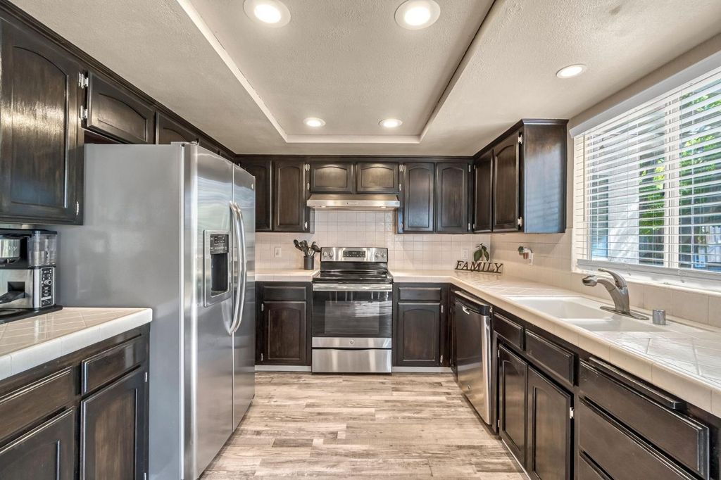 Image 13 of property listing at 9540 N 10th Street, Fresno, CA 93720