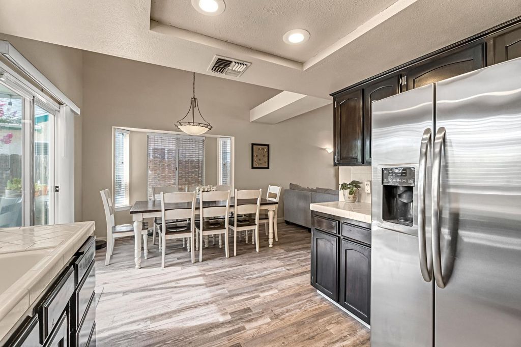 Image 14 of property listing at 9540 N 10th Street, Fresno, CA 93720
