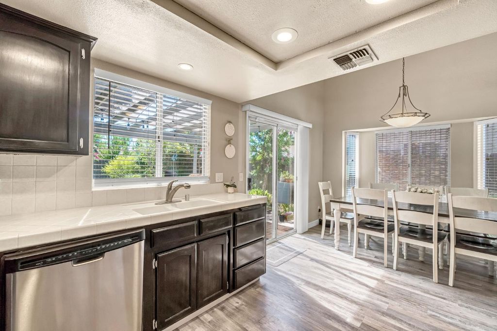 Image 15 of property listing at 9540 N 10th Street, Fresno, CA 93720