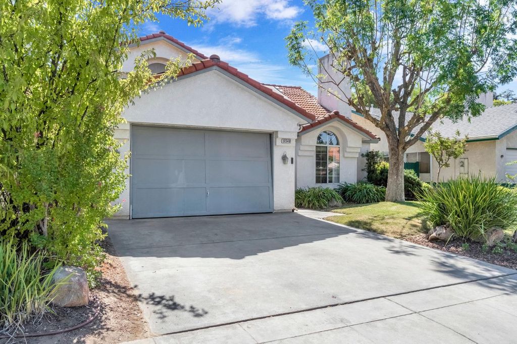 Image 2 of property listing at 9540 N 10th Street, Fresno, CA 93720