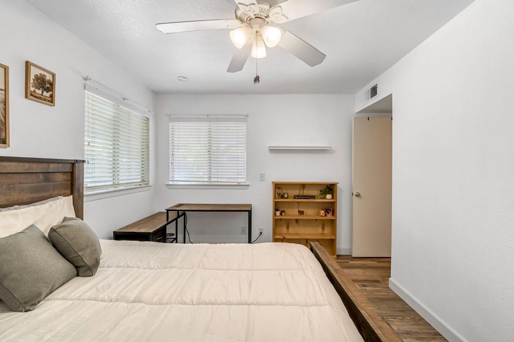 Image 21 of property listing at 9540 N 10th Street, Fresno, CA 93720