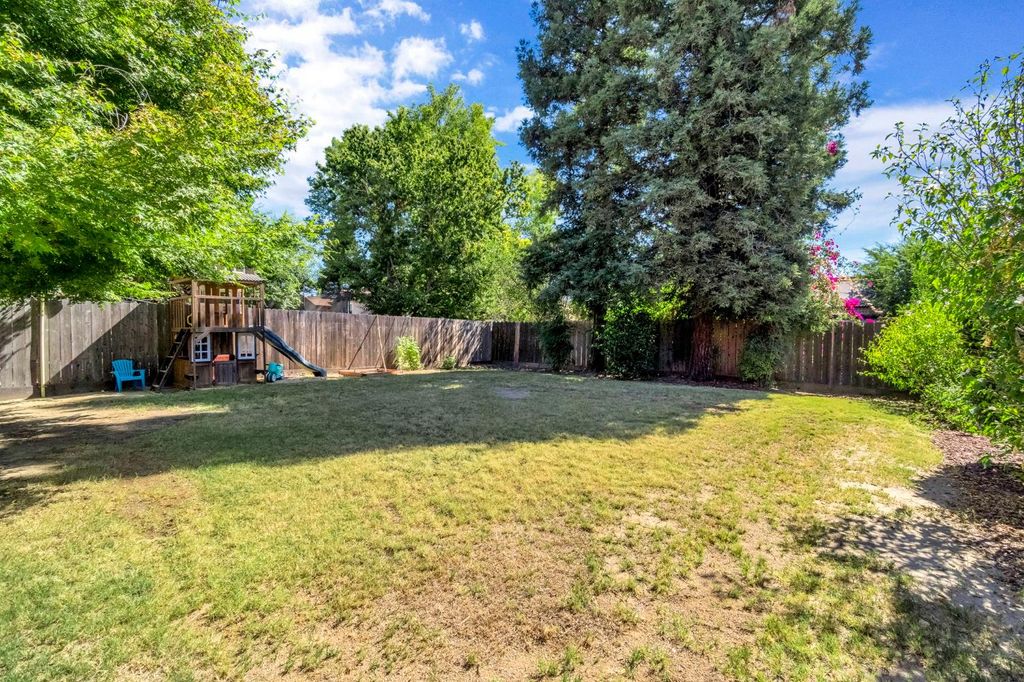 Image 26 of property listing at 9540 N 10th Street, Fresno, CA 93720