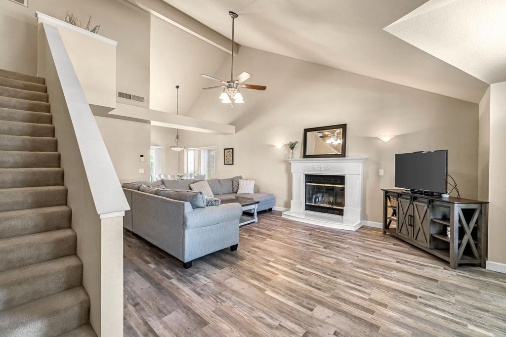 Image 5 of property listing at 9540 N 10th Street, Fresno, CA 93720