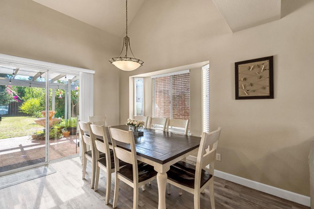 Image 9 of property listing at 9540 N 10th Street, Fresno, CA 93720