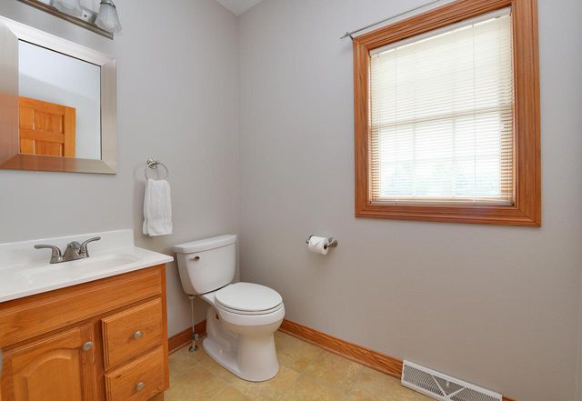 4851 W Alesci DRIVE, Franklin, WI 53132