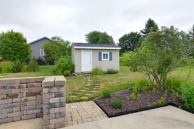4851 W Alesci DRIVE, Franklin, WI 53132
