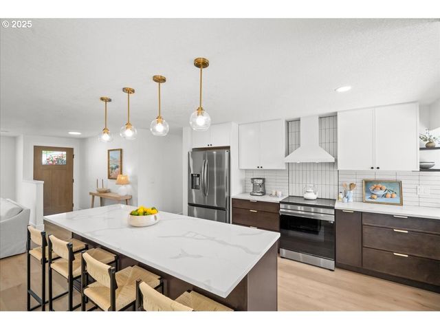 2565 Sw 211TH Ct, Beaverton, OR 97003