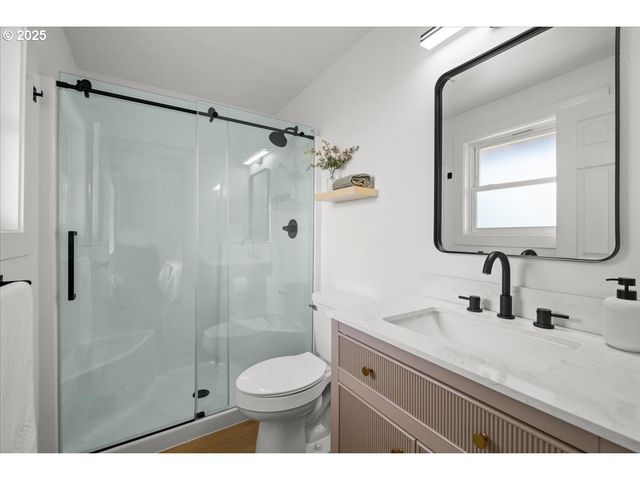 2565 Sw 211TH Ct, Beaverton, OR 97003