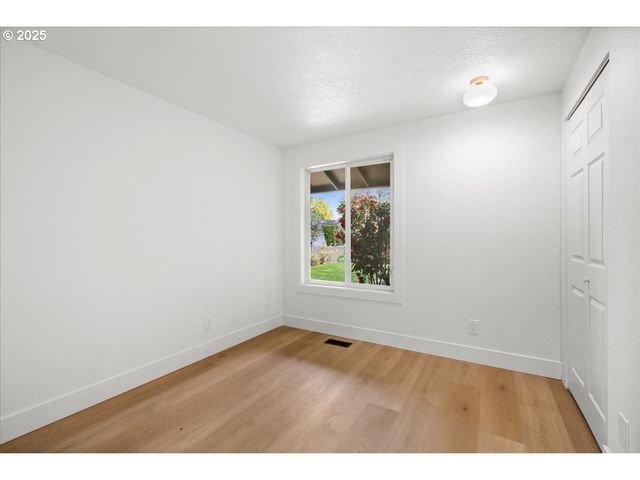 2565 Sw 211TH Ct, Beaverton, OR 97003