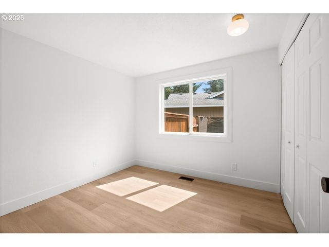 2565 Sw 211TH Ct, Beaverton, OR 97003
