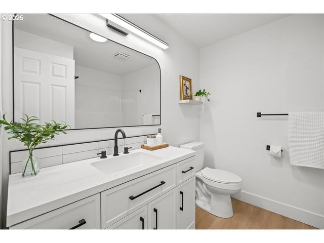 2565 Sw 211TH Ct, Beaverton, OR 97003