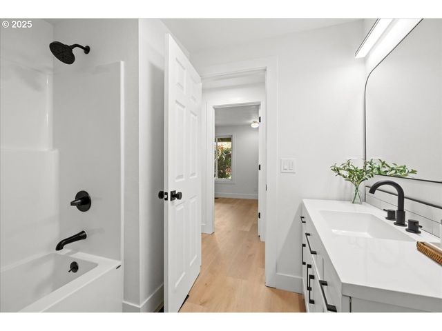 2565 Sw 211TH Ct, Beaverton, OR 97003