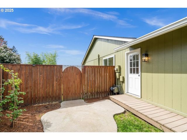2565 Sw 211TH Ct, Beaverton, OR 97003