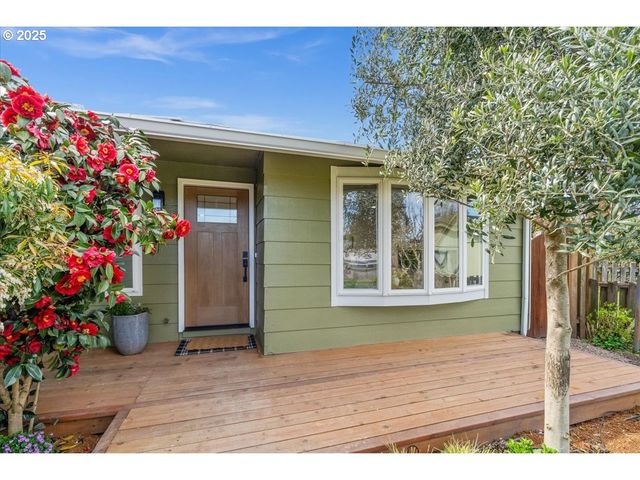 2565 Sw 211TH Ct, Beaverton, OR 97003