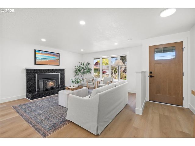 2565 Sw 211TH Ct, Beaverton, OR 97003