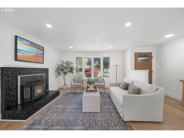2565 Sw 211TH Ct, Beaverton, OR 97003