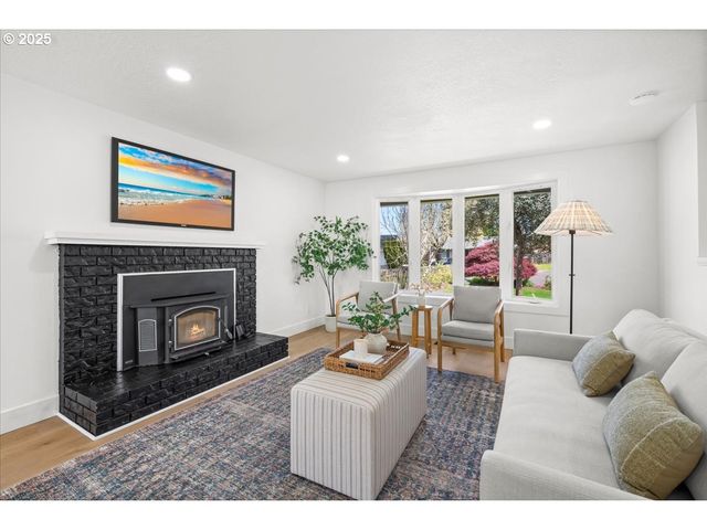2565 Sw 211TH Ct, Beaverton, OR 97003