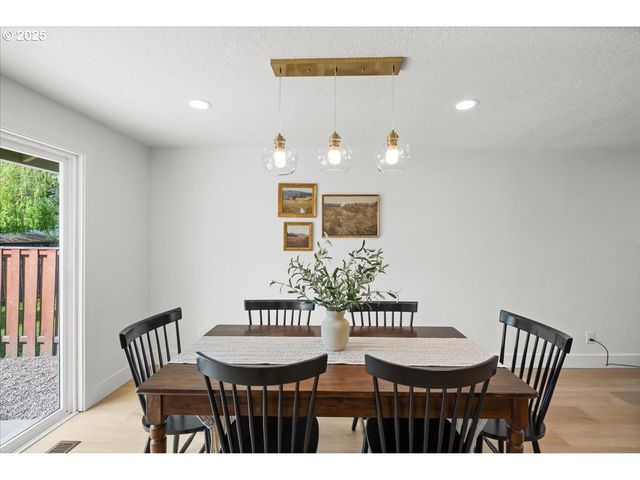 2565 Sw 211TH Ct, Beaverton, OR 97003