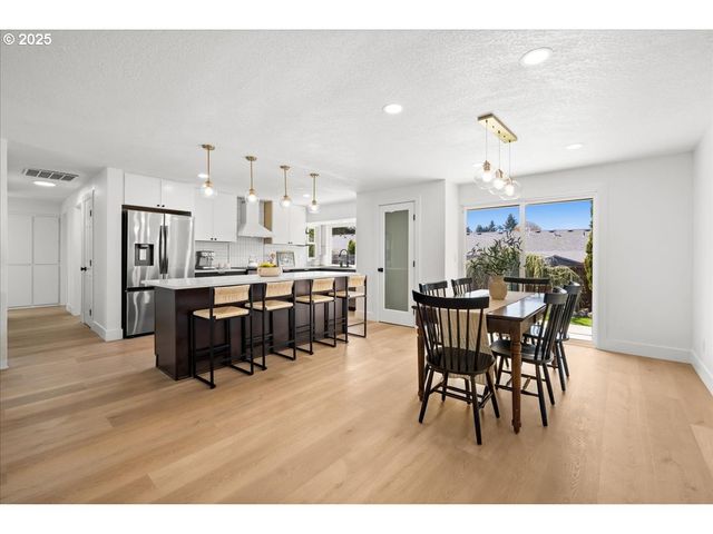 2565 Sw 211TH Ct, Beaverton, OR 97003