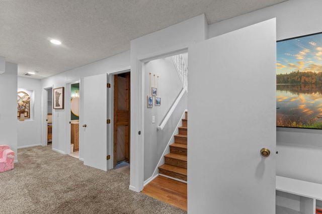 899 Park Knoll Drive, Eagan, MN 55123