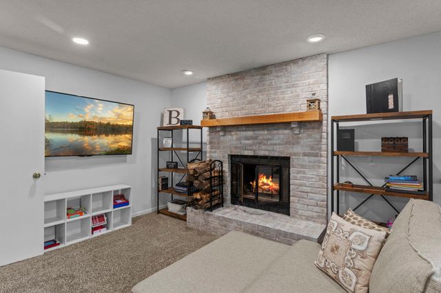 899 Park Knoll Drive, Eagan, MN 55123