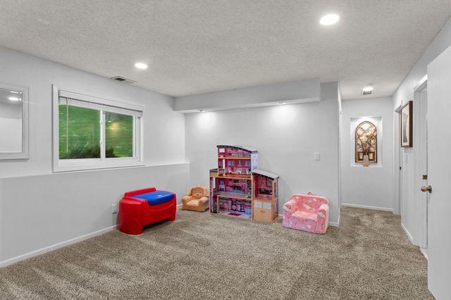 899 Park Knoll Drive, Eagan, MN 55123