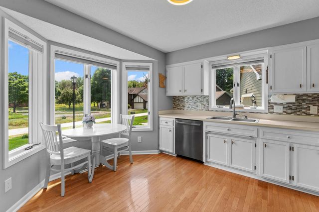899 Park Knoll Drive, Eagan, MN 55123